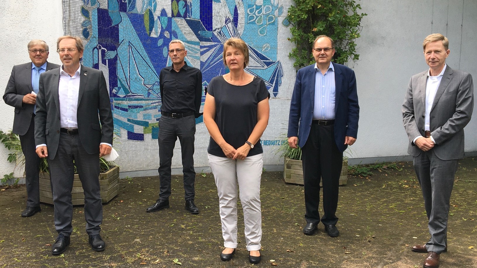 von links: Landrat Helmut Wei, Hans Herold MdL, Architekt M. Ehemann, 2. Brgermeisterin Silke Horneber-Schhlein, Bundeminister a.D. Christian Schmidt MdB, Diakoneo Vorstandsmitglied Michael Kilp