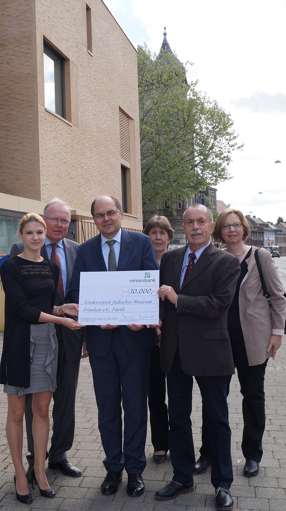 v.l.n.r.: Verena Erbersdobler, stellv. Leiterin des Jdischen Museums Franken, Bezirksrat Alexander Kwetter, 1. Vorsitzender des Trgervereins Jdisches Museum Franken e.V., Bundesminister a.D. Christian Schmidt MdB, Brigitte Wnsche, Geschftsfhrerin 