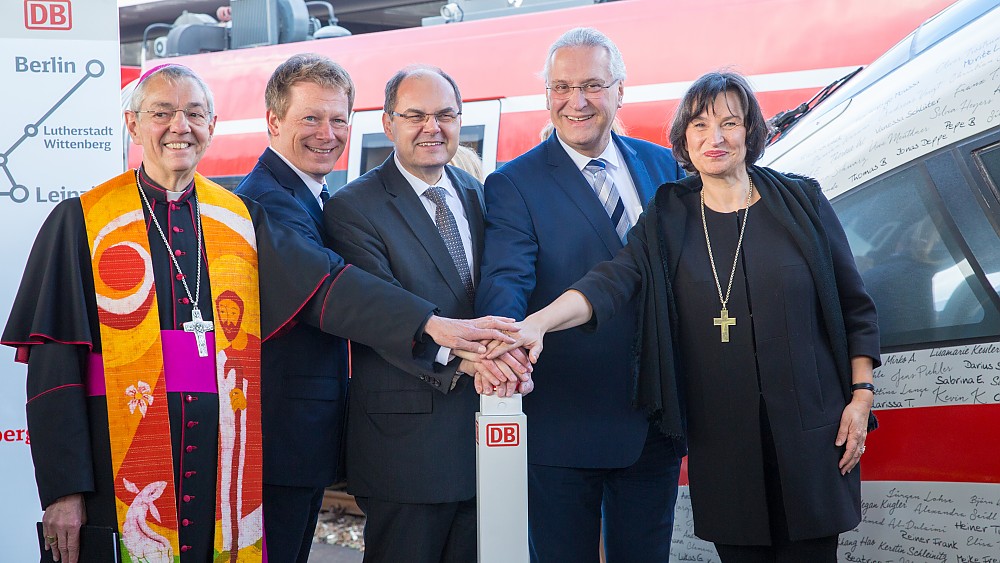 Christian Schmidt bei der Erffnung der Schnellbahnstrecke Berlin - Mnchen. Foto: BMVI